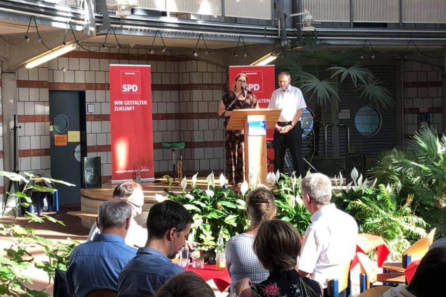 Anna Peters und Wilfried Hanft begrüßen die Gäste